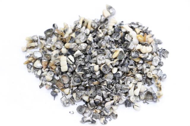 歯科金属屑・歯科スクラップ金属(撤去冠・除去冠)